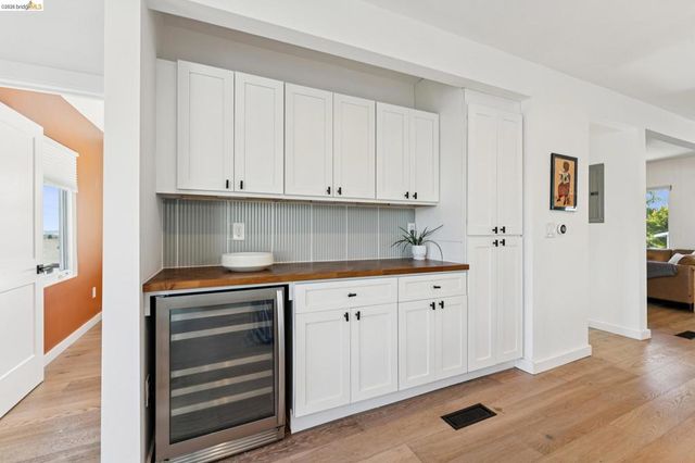 2444 Renwick St, Oakland, CA 94601