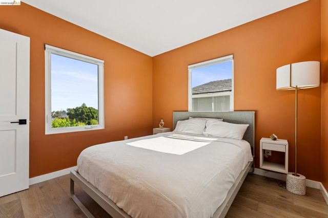 2444 Renwick St, Oakland, CA 94601