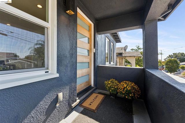 2444 Renwick St, Oakland, CA 94601