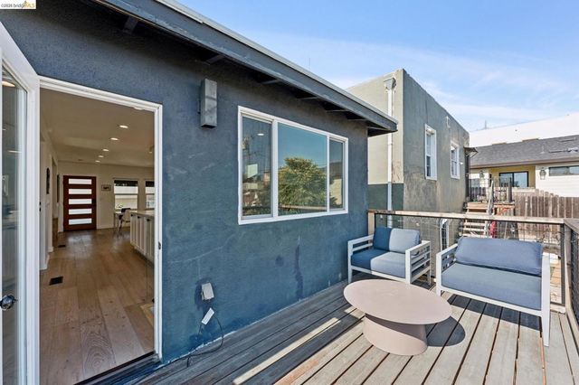 2444 Renwick St, Oakland, CA 94601