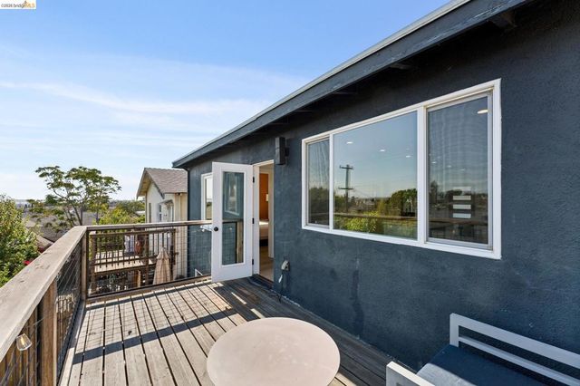 2444 Renwick St, Oakland, CA 94601