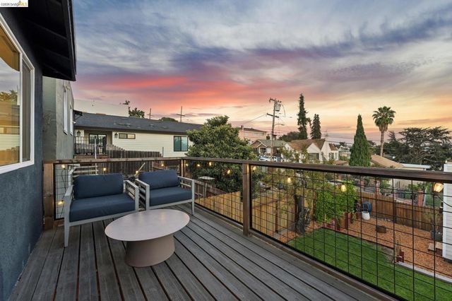 2444 Renwick St, Oakland, CA 94601