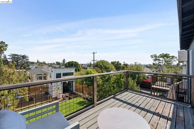 2444 Renwick St, Oakland, CA 94601