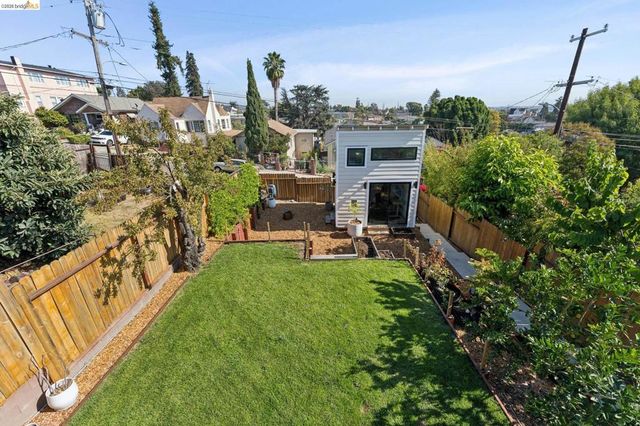 2444 Renwick St, Oakland, CA 94601