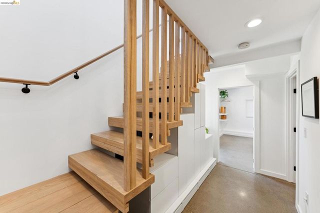 2444 Renwick St, Oakland, CA 94601