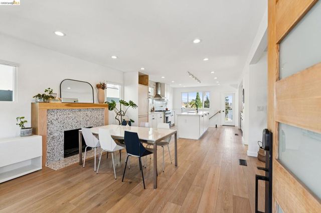2444 Renwick St, Oakland, CA 94601