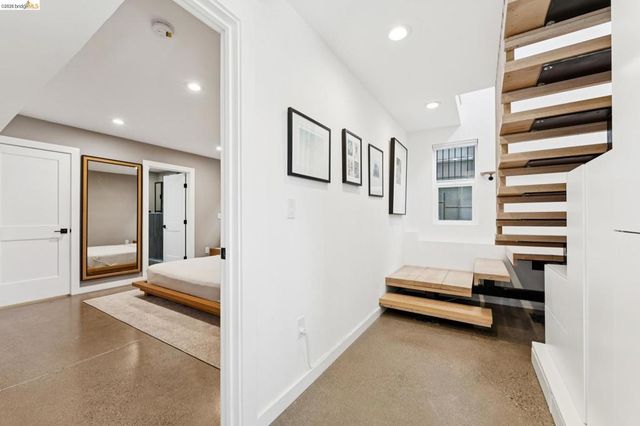 2444 Renwick St, Oakland, CA 94601