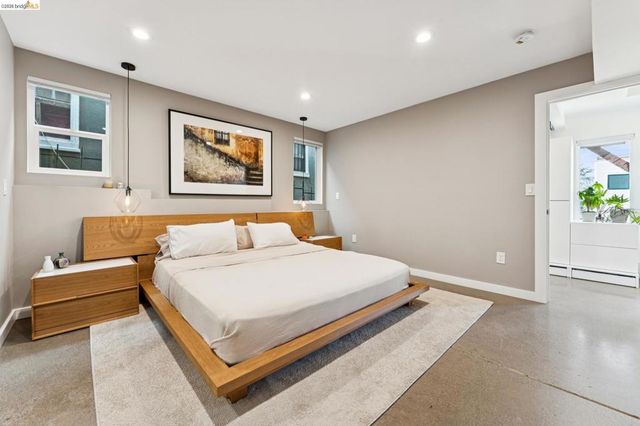 2444 Renwick St, Oakland, CA 94601