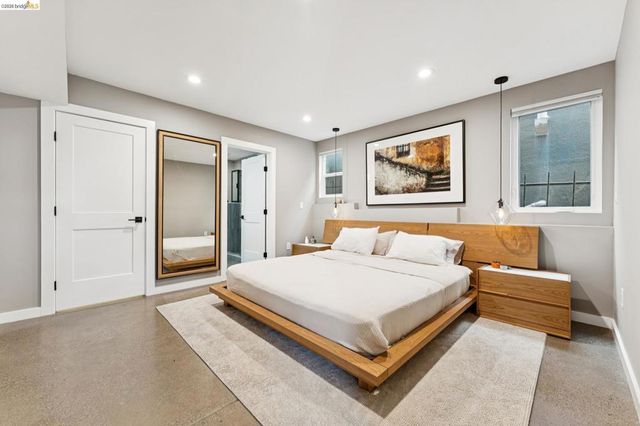 2444 Renwick St, Oakland, CA 94601