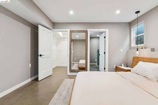 2444 Renwick St, Oakland, CA 94601