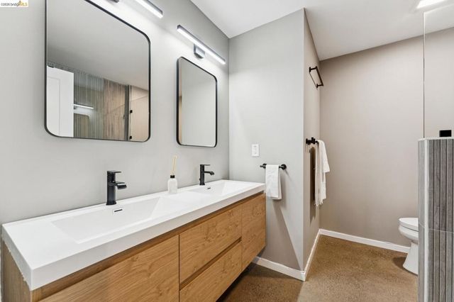 2444 Renwick St, Oakland, CA 94601