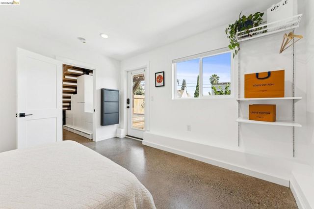 2444 Renwick St, Oakland, CA 94601