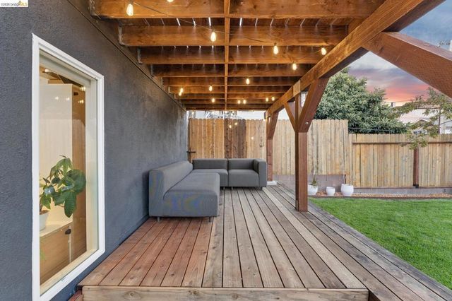 2444 Renwick St, Oakland, CA 94601