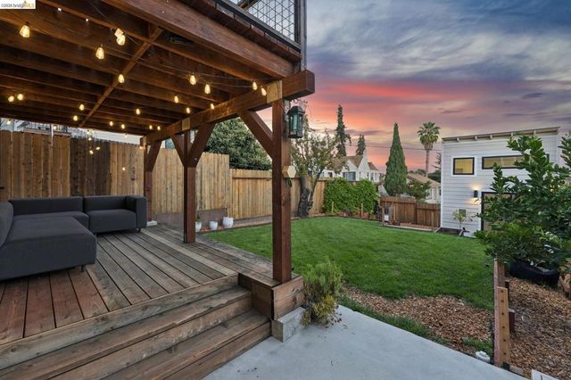 2444 Renwick St, Oakland, CA 94601