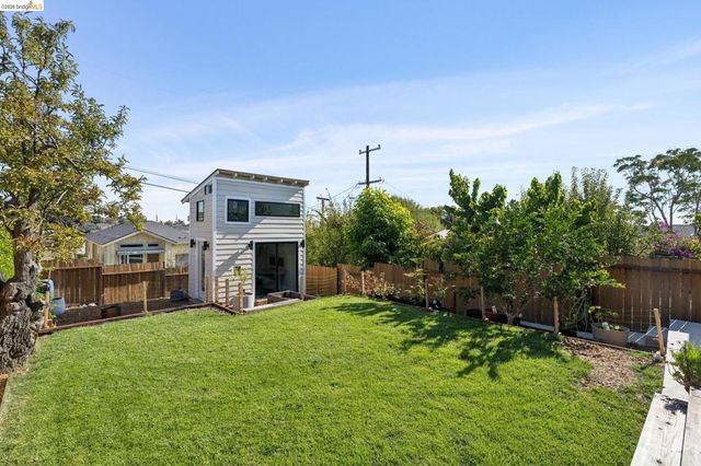2444 Renwick St, Oakland, CA 94601