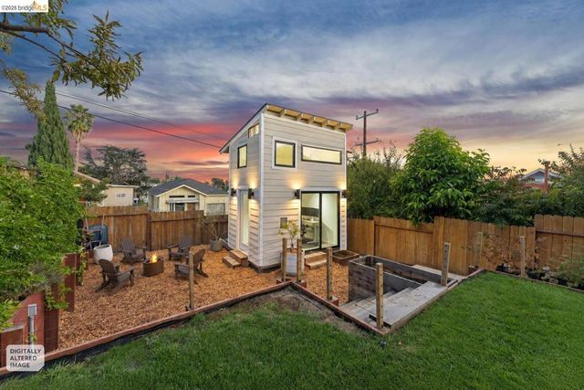 2444 Renwick St, Oakland, CA 94601