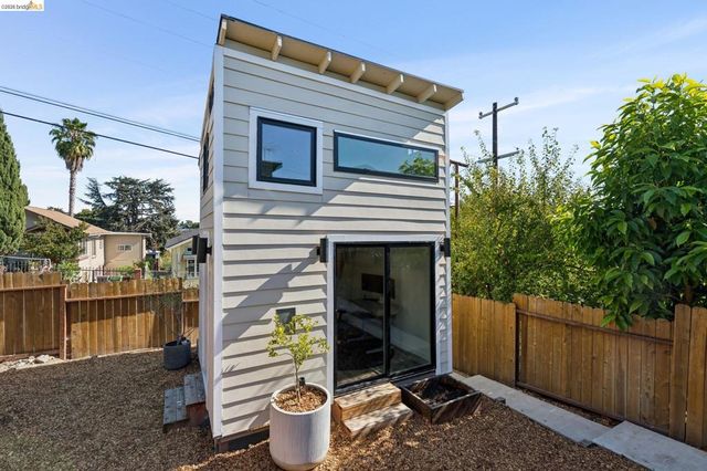 2444 Renwick St, Oakland, CA 94601