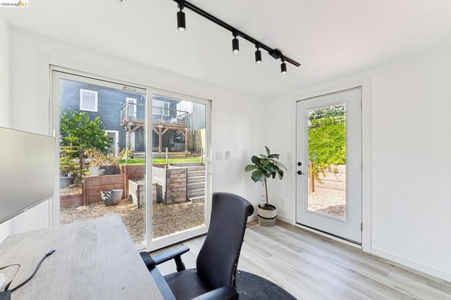 2444 Renwick St, Oakland, CA 94601