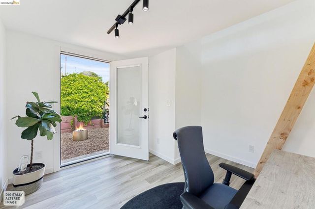 2444 Renwick St, Oakland, CA 94601