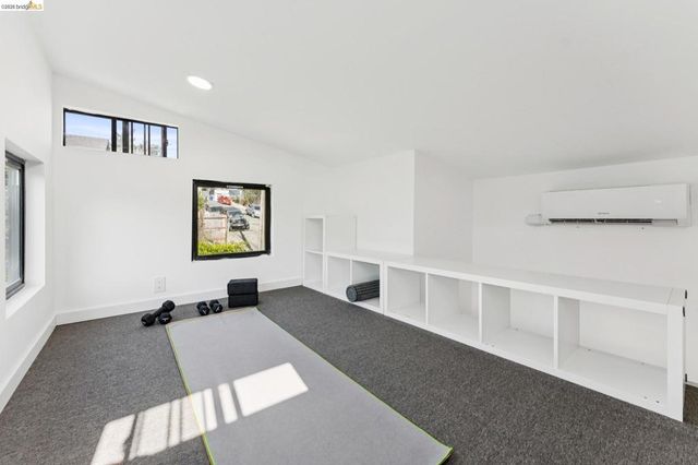 2444 Renwick St, Oakland, CA 94601