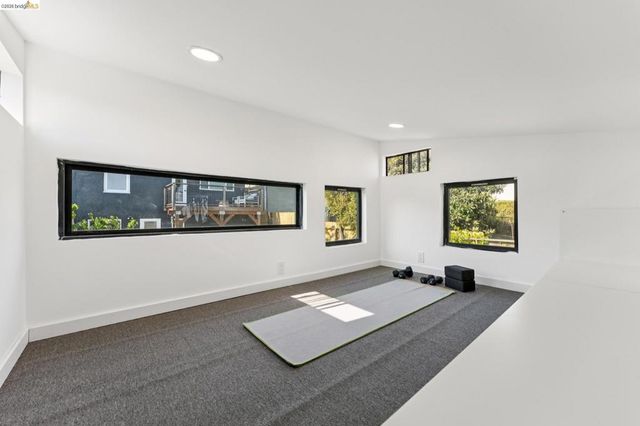 2444 Renwick St, Oakland, CA 94601