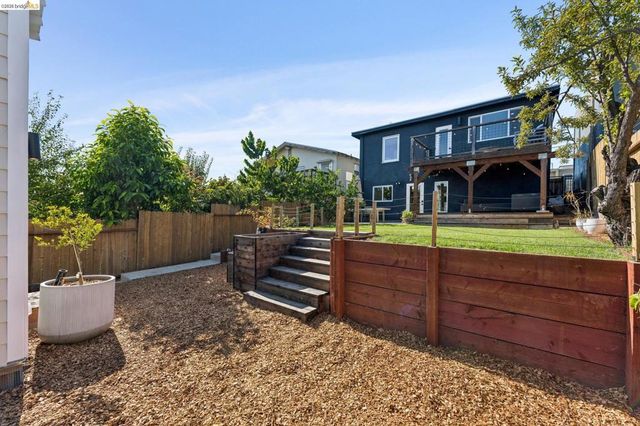 2444 Renwick St, Oakland, CA 94601