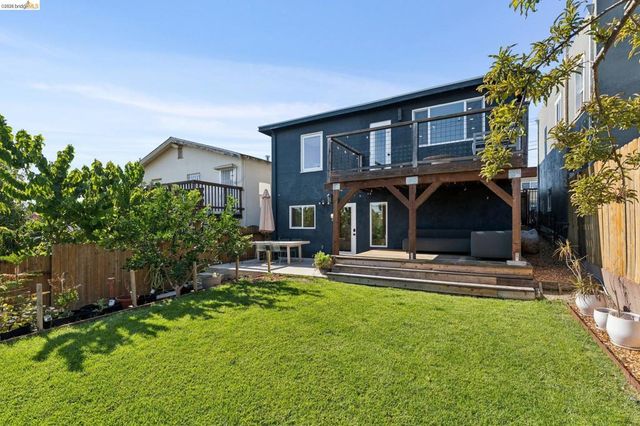 2444 Renwick St, Oakland, CA 94601