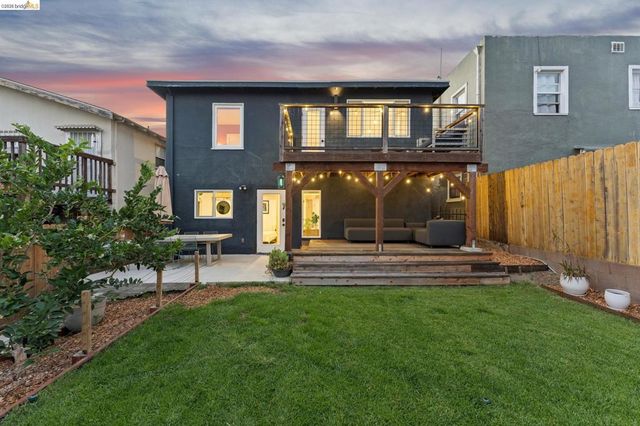 2444 Renwick St, Oakland, CA 94601