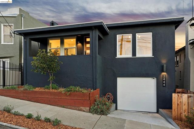 2444 Renwick St, Oakland, CA 94601