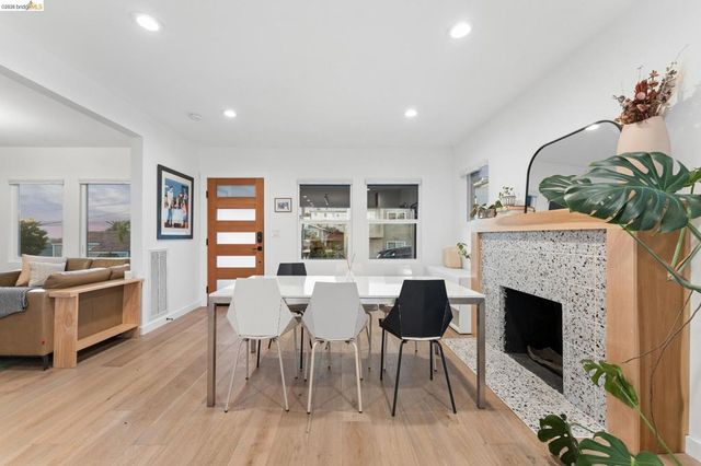 2444 Renwick St, Oakland, CA 94601