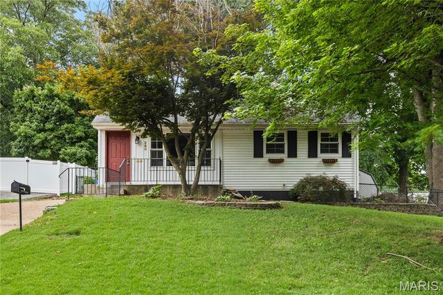 280 S Lafayette Street, Florissant, MO 63031