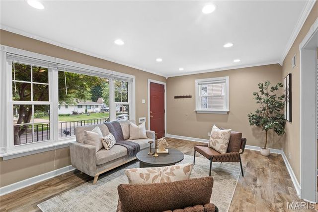 280 S Lafayette Street, Florissant, MO 63031