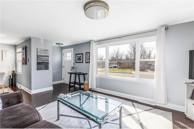 44 Dover Drive, West Seneca, NY 14224