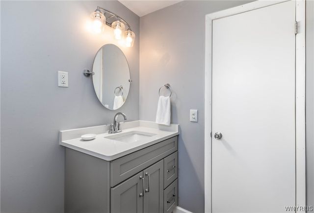 44 Dover Drive, West Seneca, NY 14224