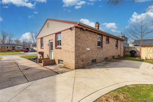 44 Dover Drive, West Seneca, NY 14224