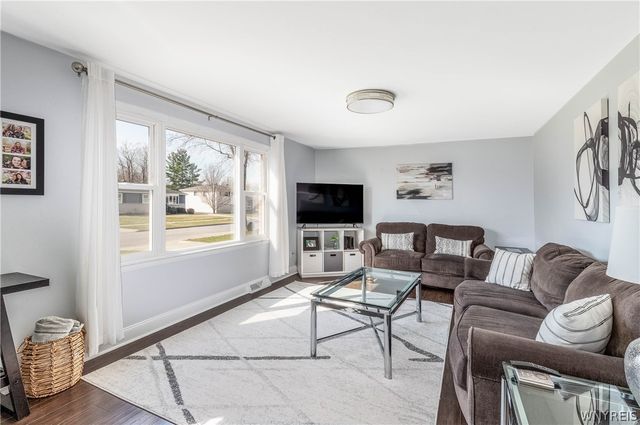 44 Dover Drive, West Seneca, NY 14224