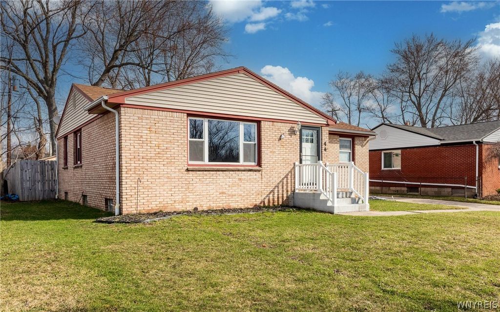 44 Dover Drive, West Seneca, NY 14224