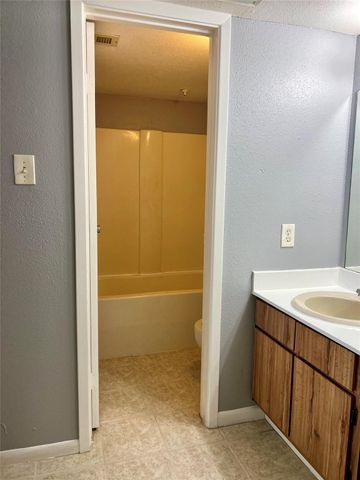 10203 Forum Park Drive 218, Houston, TX 77036
