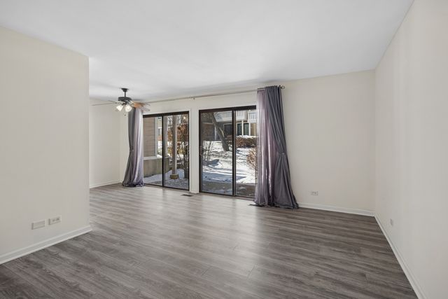 402 Sandalwood Lane C1, Schaumburg, IL 60193