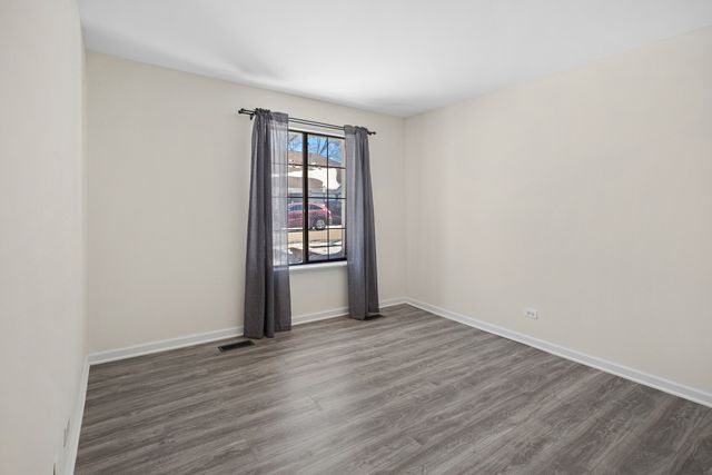 402 Sandalwood Lane C1, Schaumburg, IL 60193