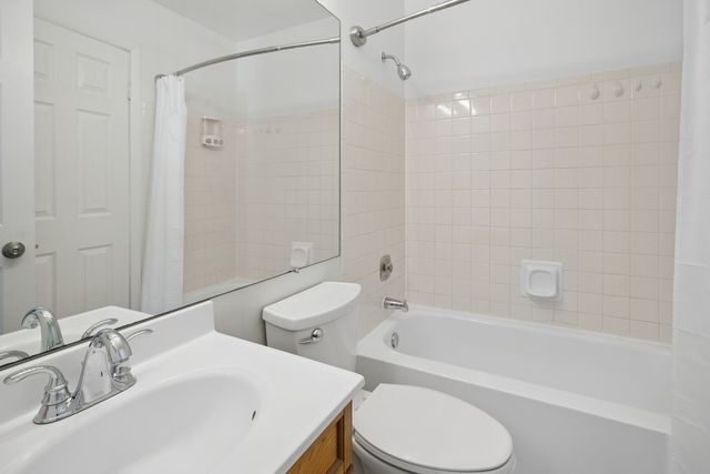 402 Sandalwood Lane C1, Schaumburg, IL 60193