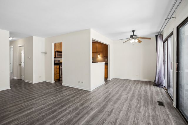 402 Sandalwood Lane C1, Schaumburg, IL 60193