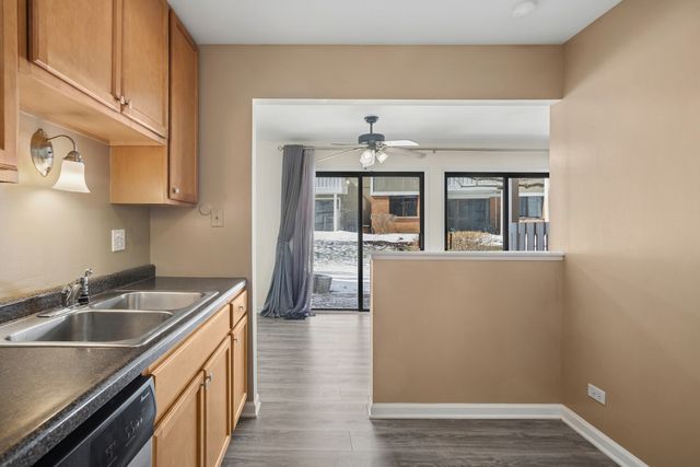 402 Sandalwood Lane C1, Schaumburg, IL 60193