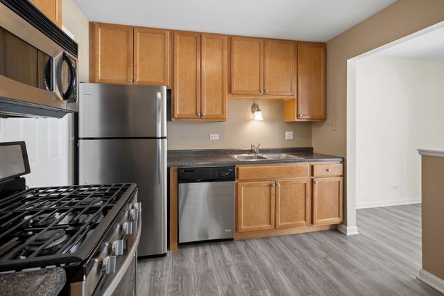 402 Sandalwood Lane C1, Schaumburg, IL 60193