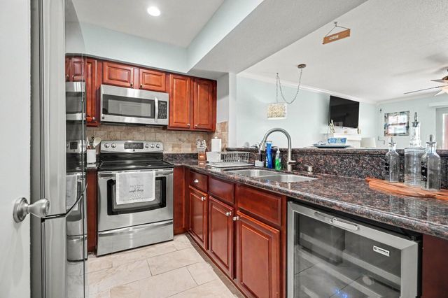 7312 Seawall Boulevard 103, Galveston, TX 77551