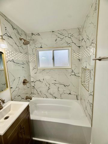 2517 E 22nd Place, Gary, IN 46407