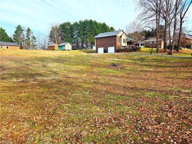 275 Raven Oak Drive, Wilkesboro, NC 28697