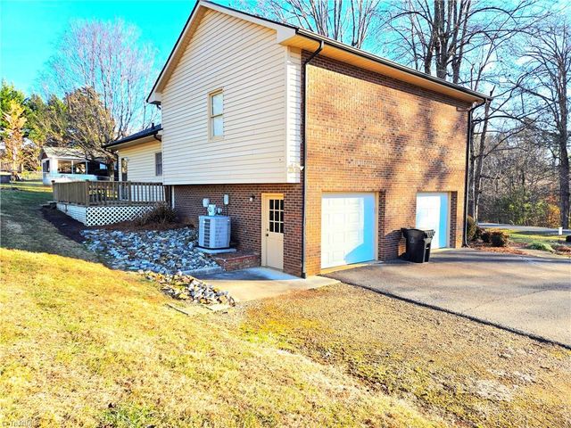 275 Raven Oak Drive, Wilkesboro, NC 28697