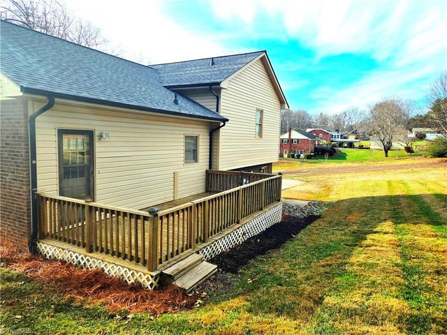 275 Raven Oak Drive, Wilkesboro, NC 28697