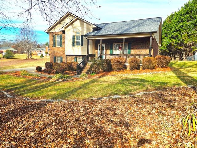 275 Raven Oak Drive, Wilkesboro, NC 28697